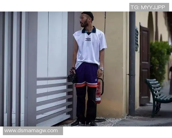 模仿足球明星风采的追随者们如何在生活中展现个性与激情